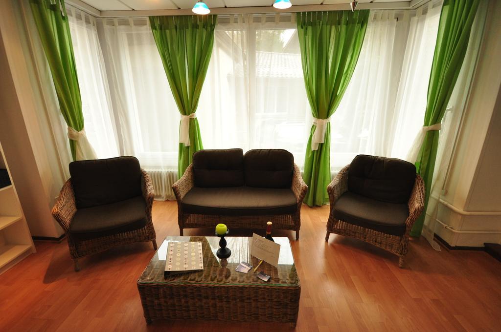 Interlaken Town House Sleeps 12 Guests Central Room photo